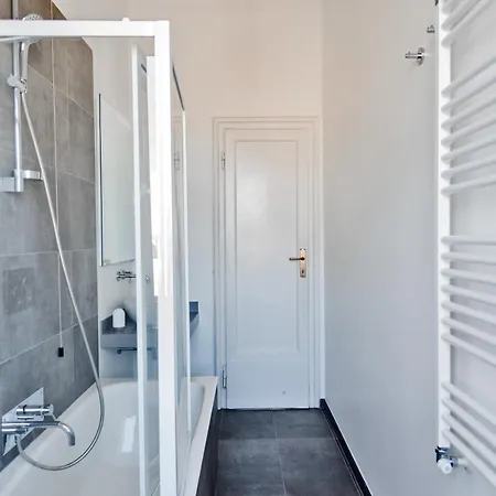 Viale Argonne 3 -
